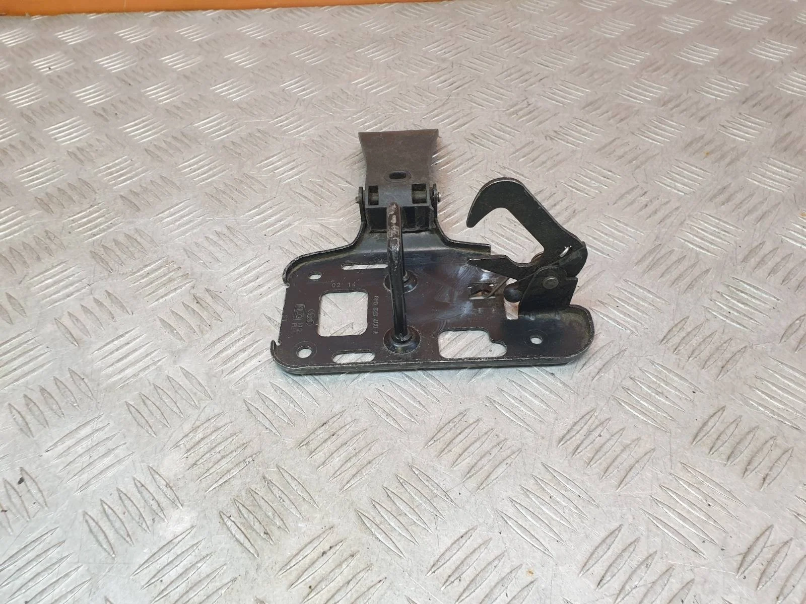 Петля замка капота Audi Q5 2008-2017 8R