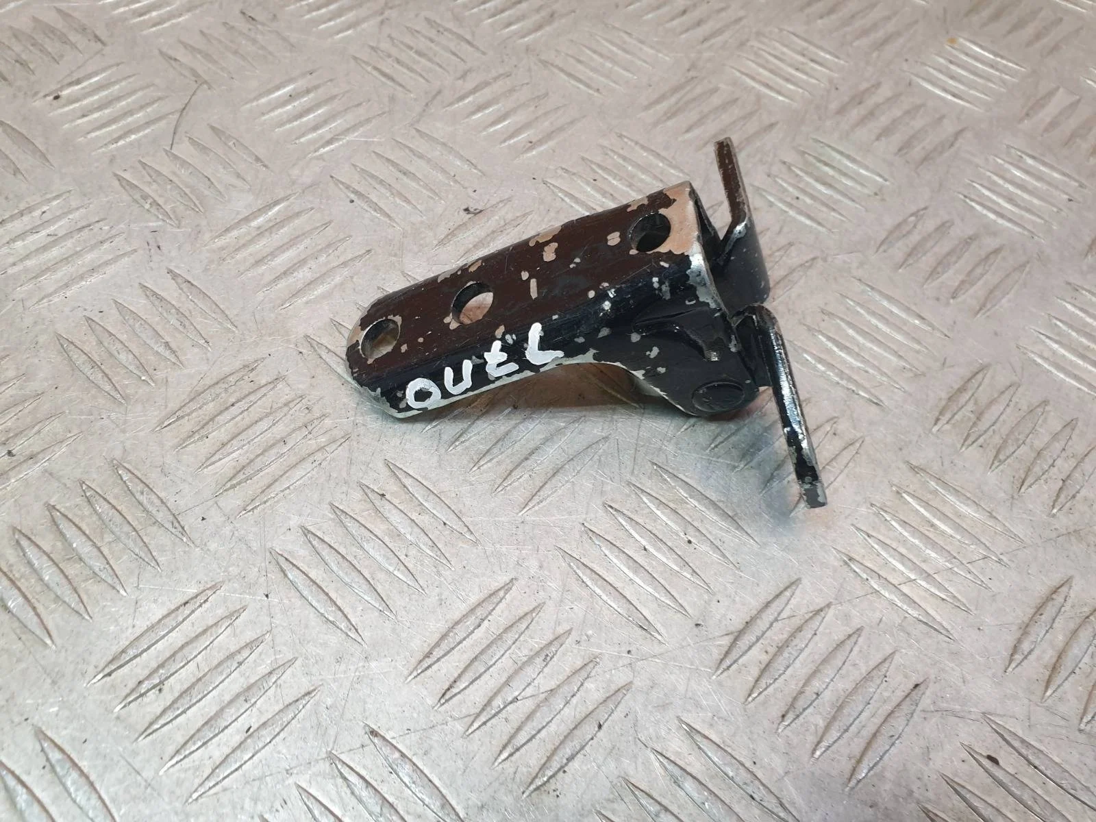 Петля двери нижняя Mitsubishi Outlander 2012-нв 3