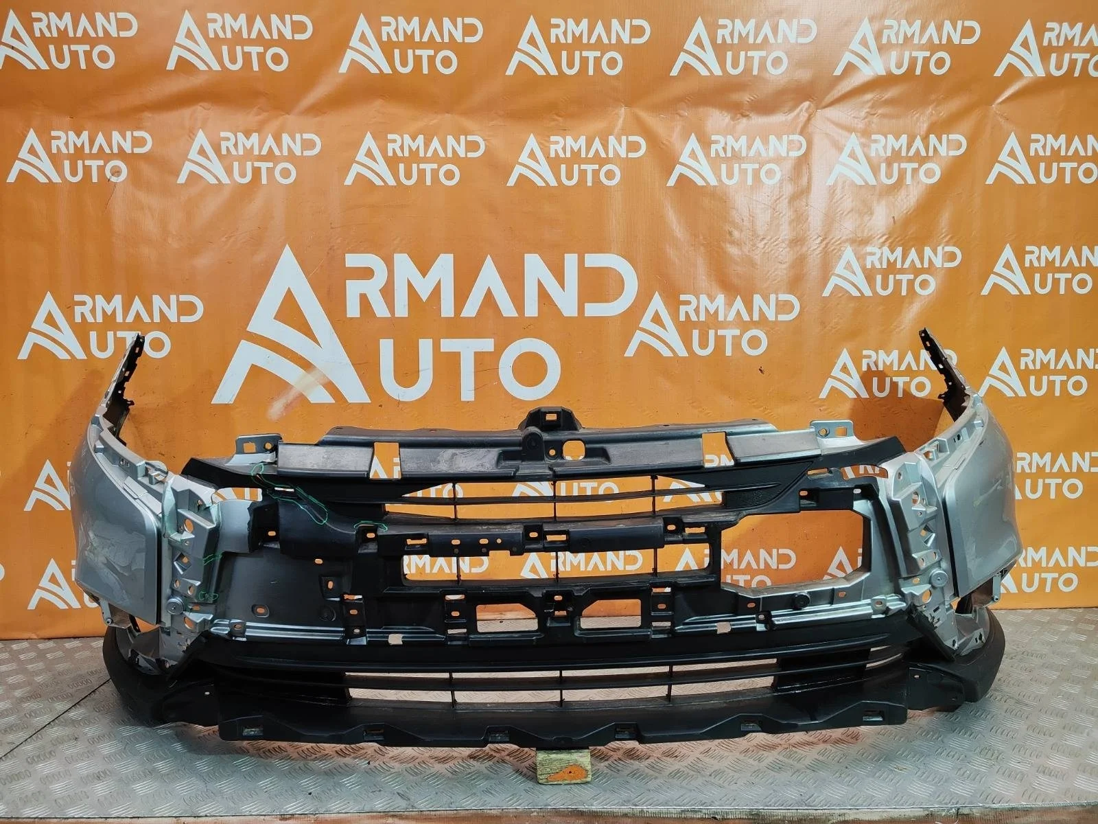 Бампер Mitsubishi Outlander 2015-2018 3