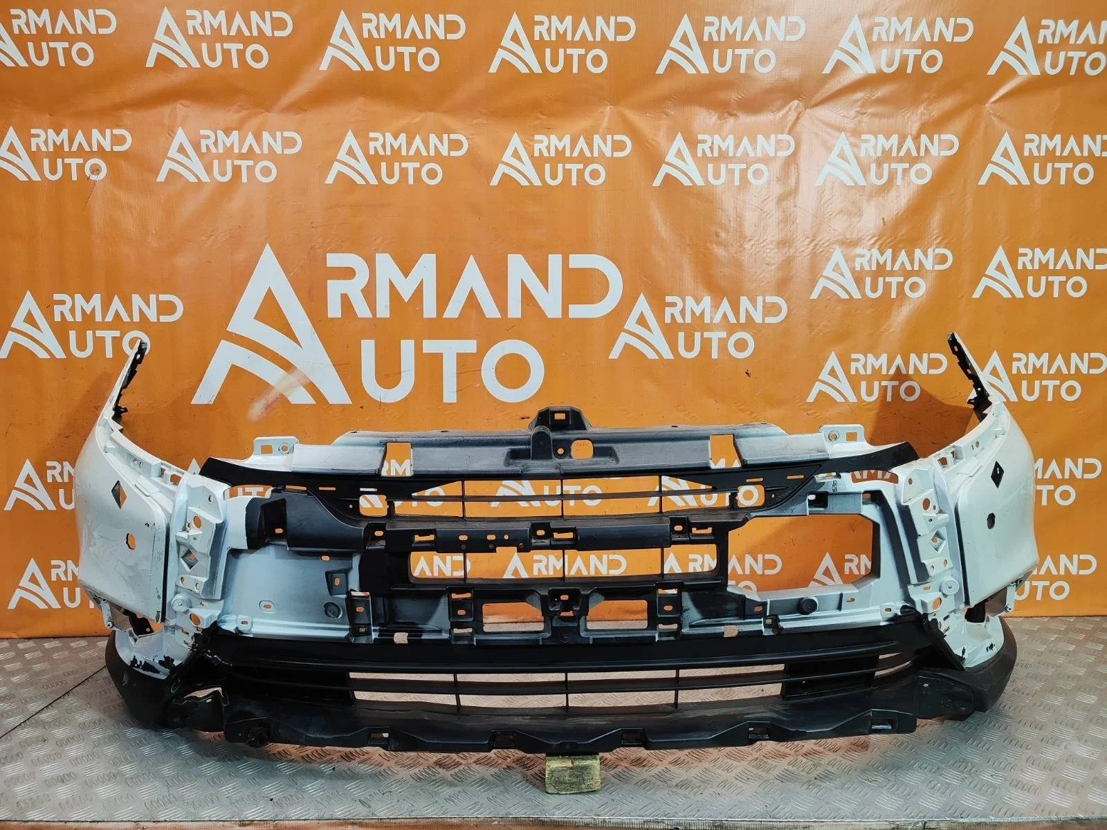 Бампер Mitsubishi Outlander 2015-2018 3
