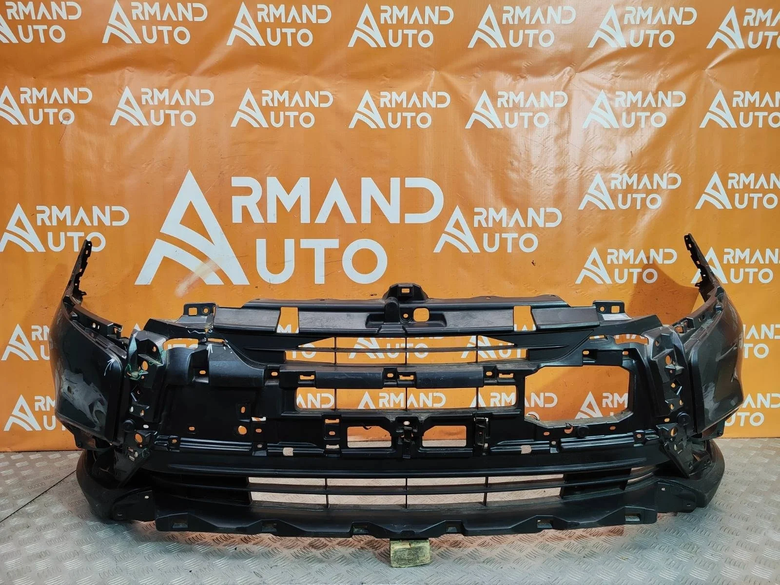 Бампер Mitsubishi Outlander 2015-2018 3