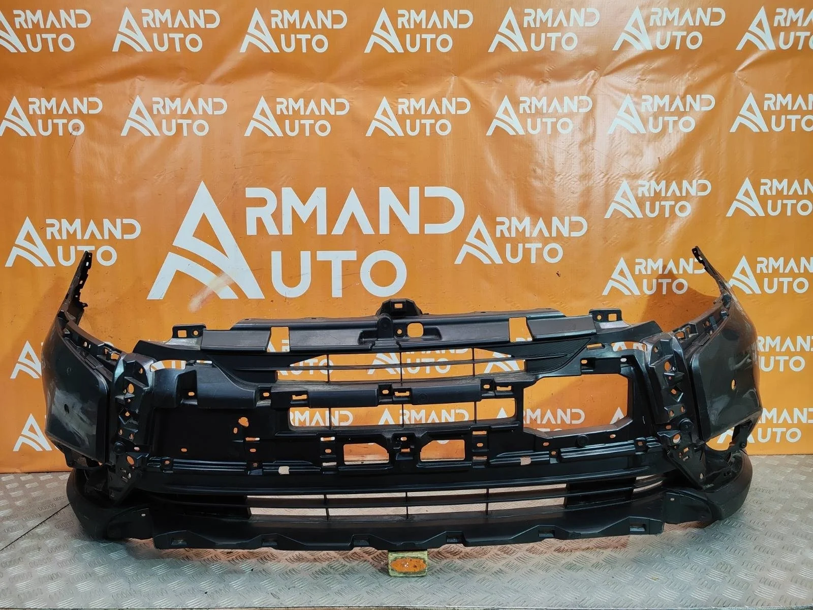 Бампер Mitsubishi Outlander 2015-2018 3