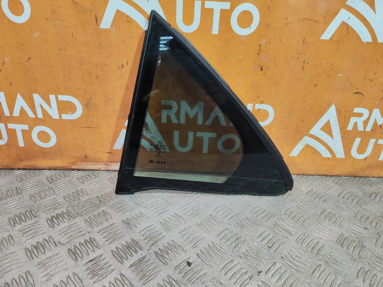 Стекло двери глухое Mercedes -Class 2013-2016 W212