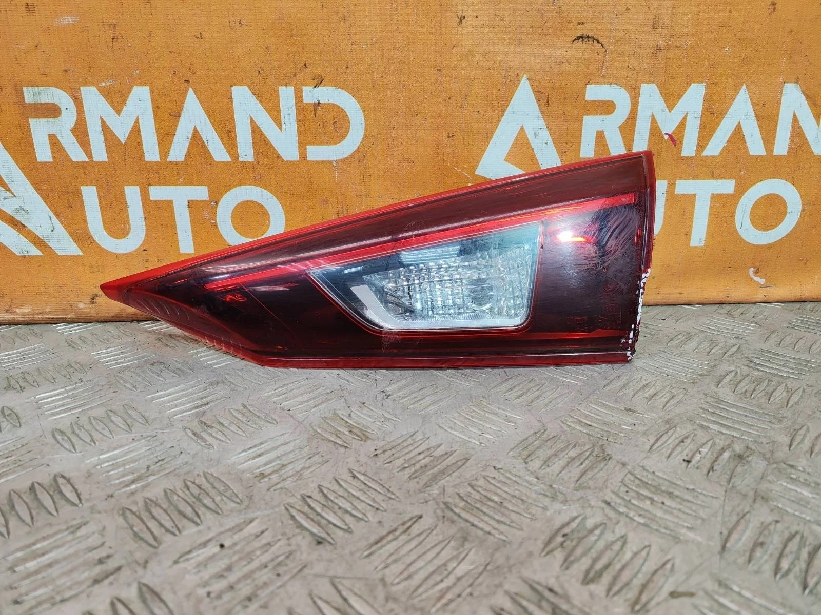 Фонарь внутренний Mazda 3 2013-2018 BM