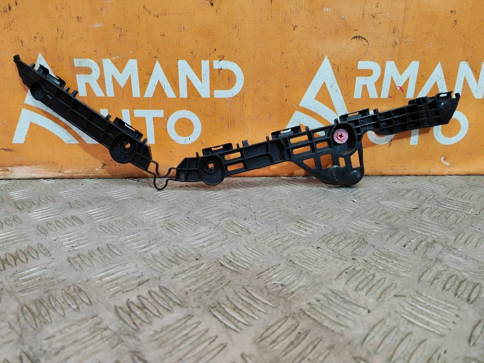 Кронштейн бампера Toyota Camry 2017-нв 8 XV70