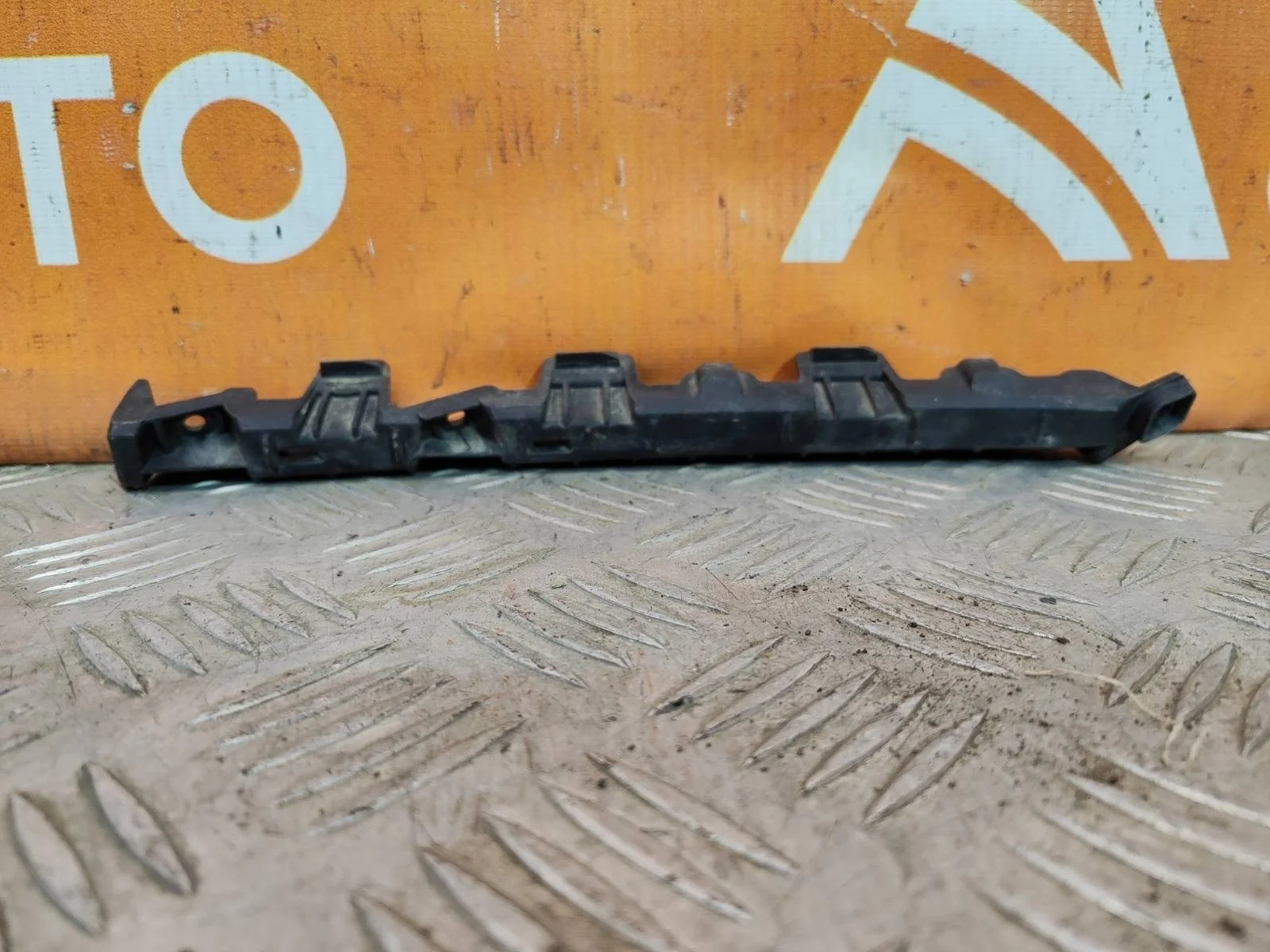 Кронштейн фары нижний Hyundai Solaris 2017-2020