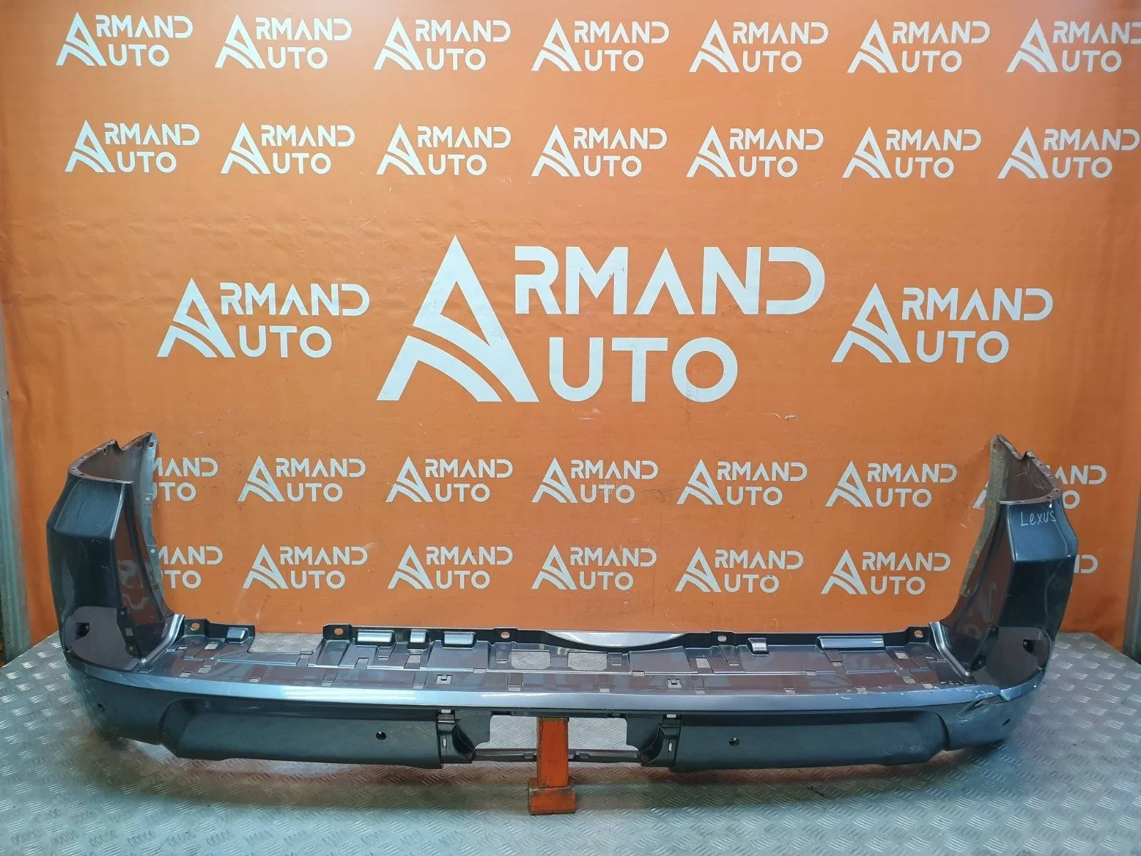 Бампер Lexus LX 2015-2023 URJ200