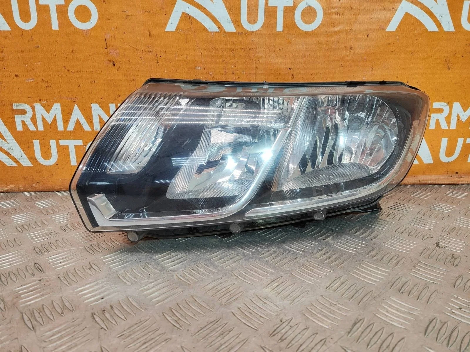 Фара Renault Logan 2012-2018