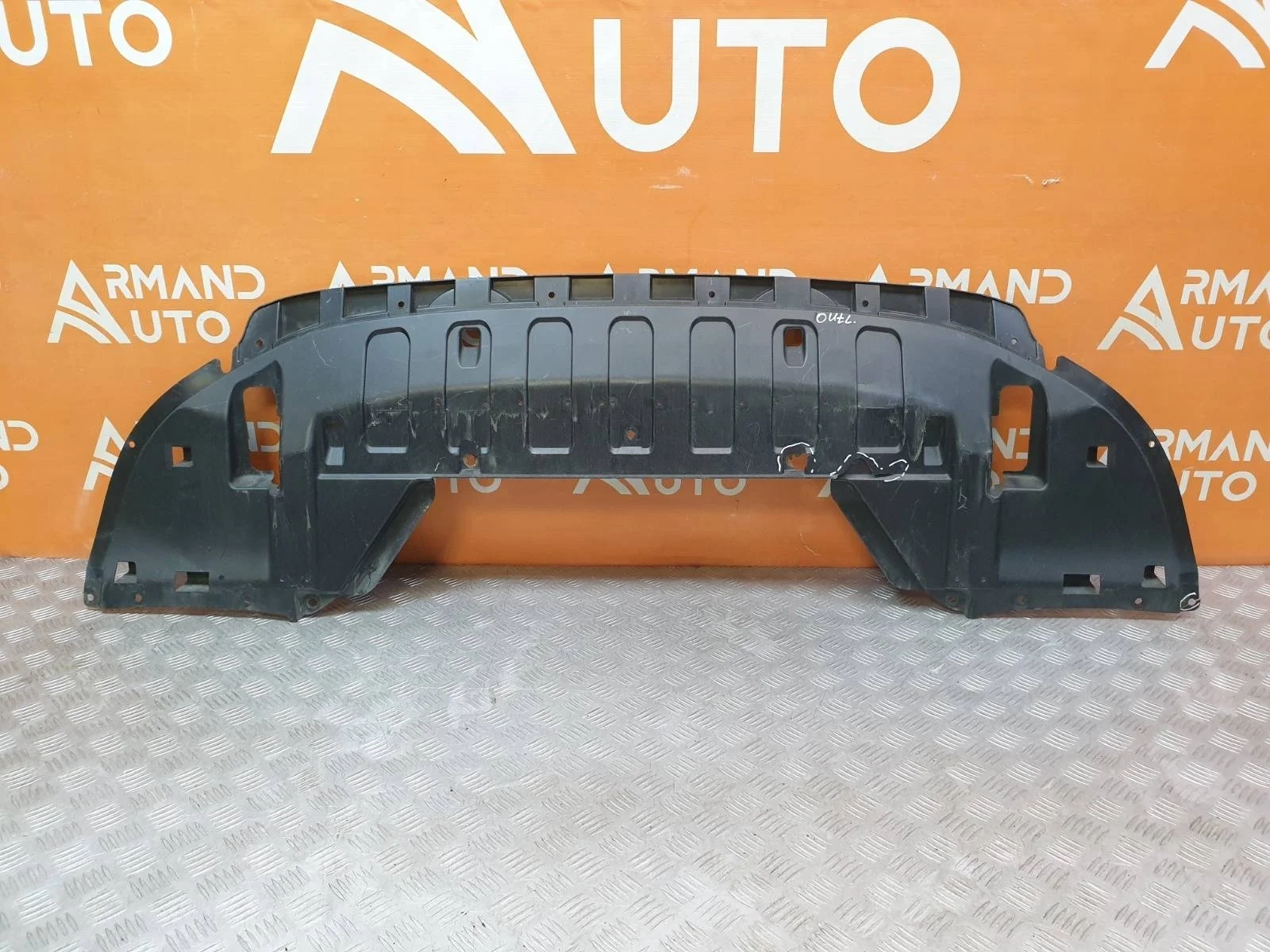 Пыльник бампера Mitsubishi Outlander 2012-нв 3