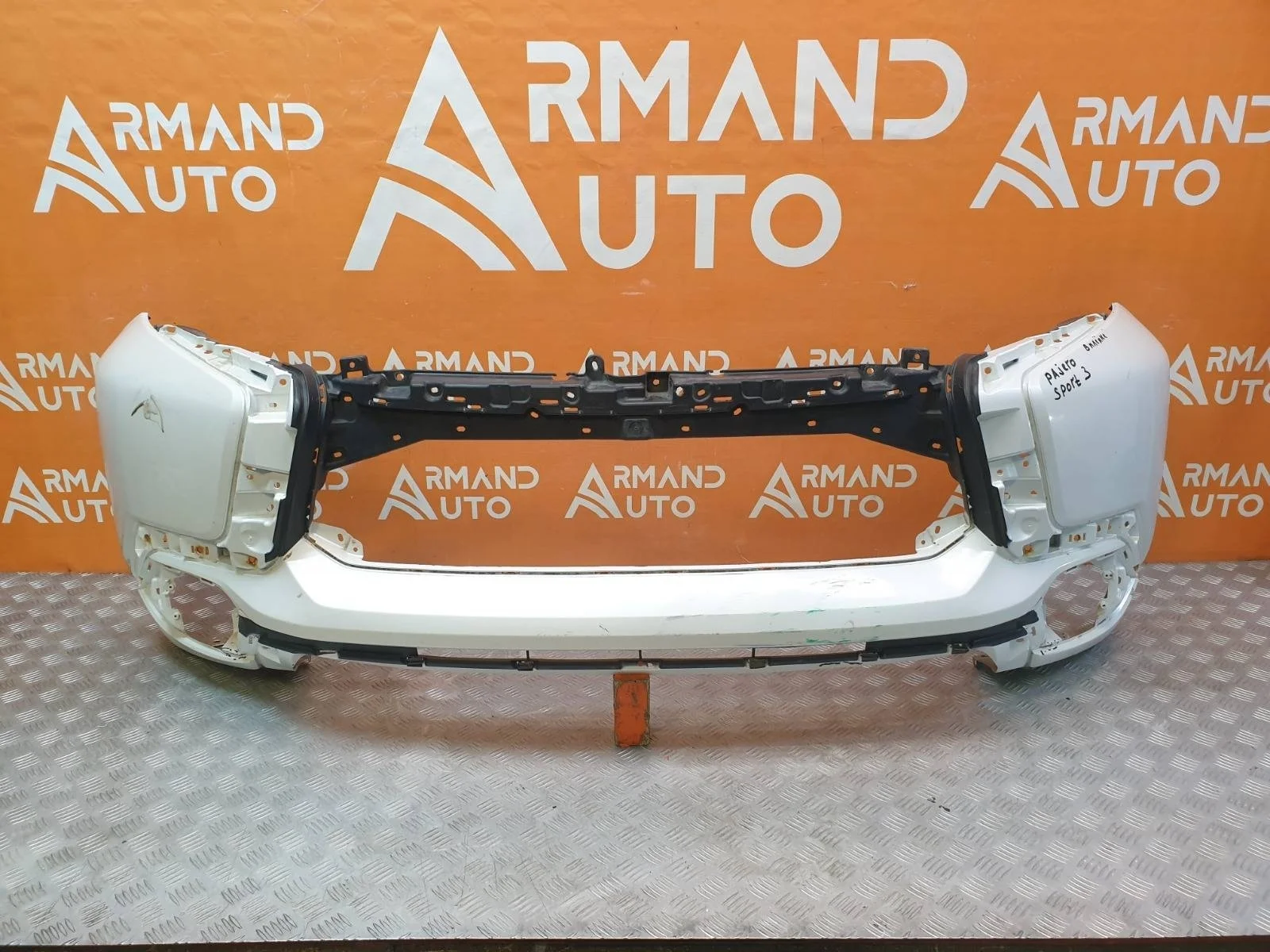 Бампер Mitsubishi Pajero Sport 2015-2021 3