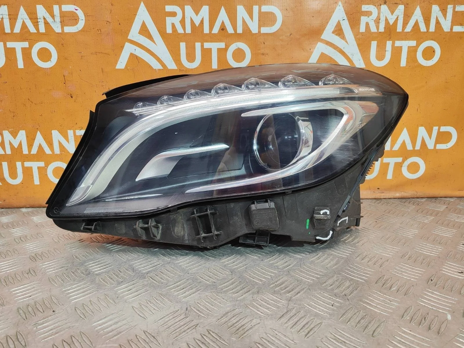 Фара Mercedes GLA-Class 2013-2017 X156