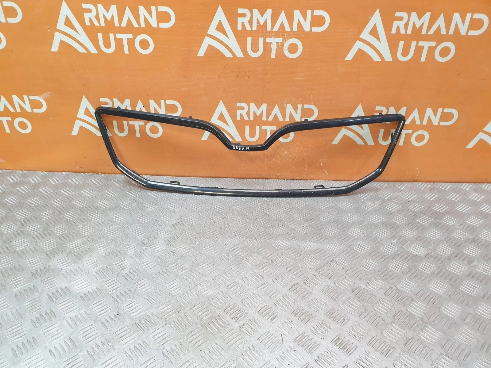 Окантовка решетки радиатора Skoda Octavia 2017-2020 3 A7 (5E)