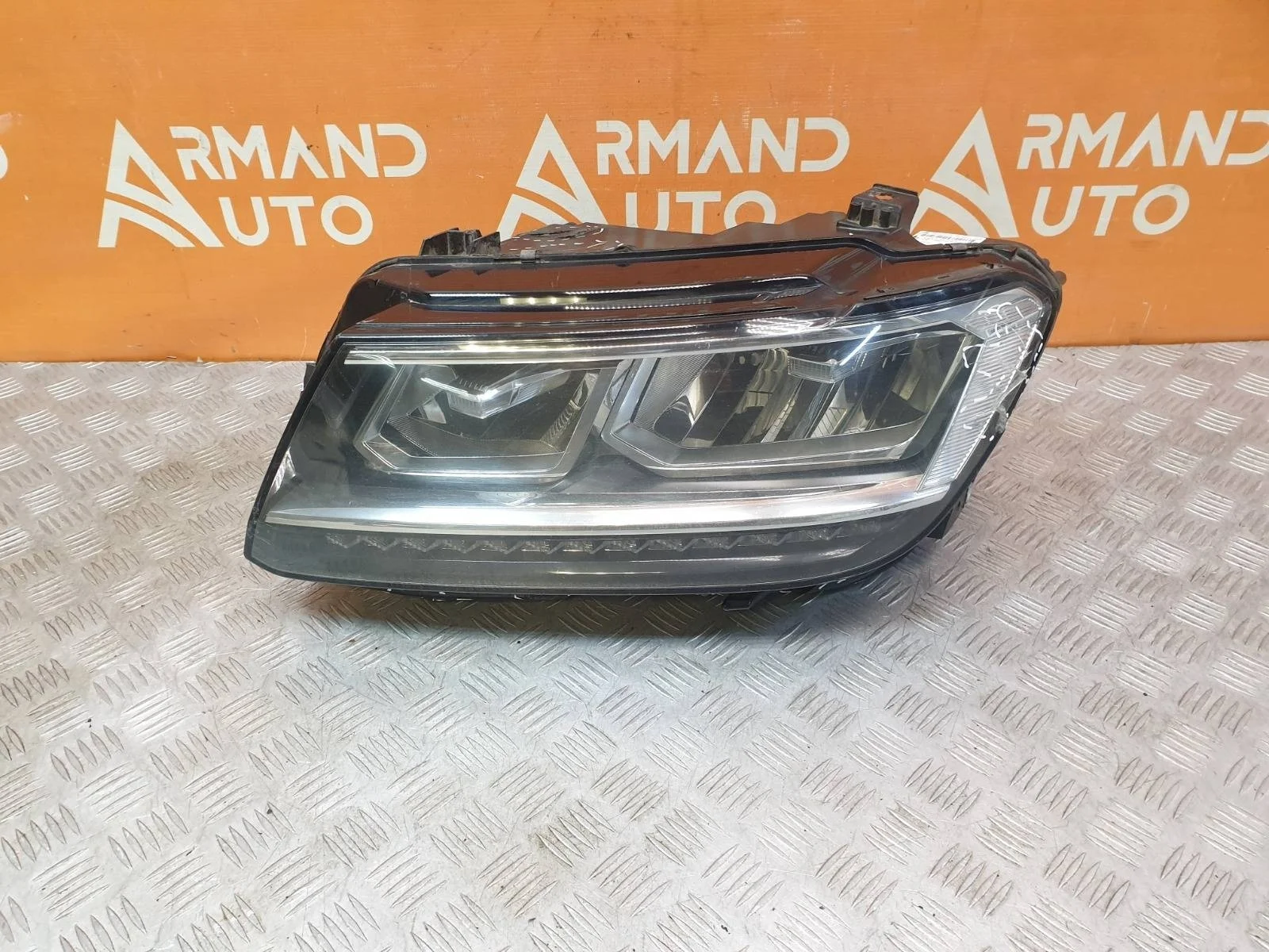 Фара Volkswagen Tiguan 2016-2020