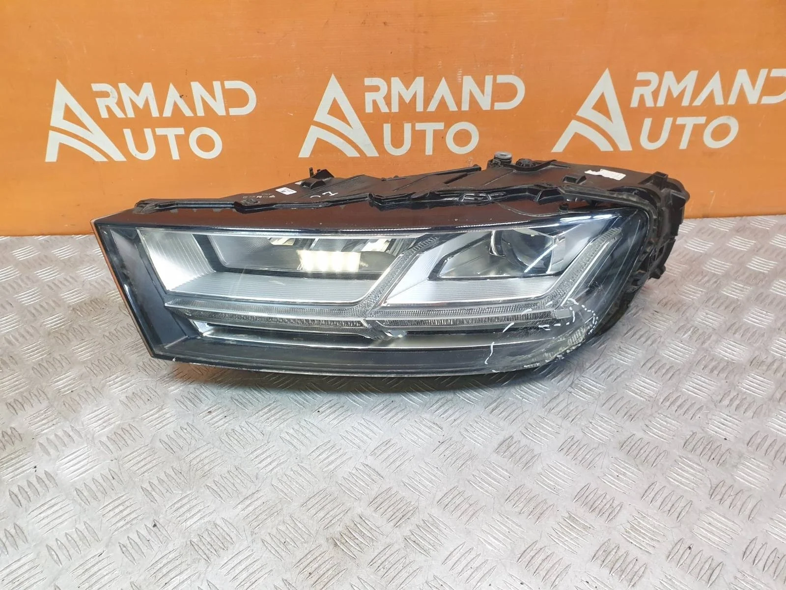 Фара Audi Q7 2015-2020 4M