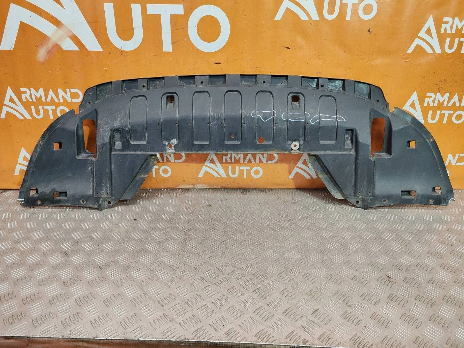 Пыльник бампера Mitsubishi Outlander 2012-нв 3