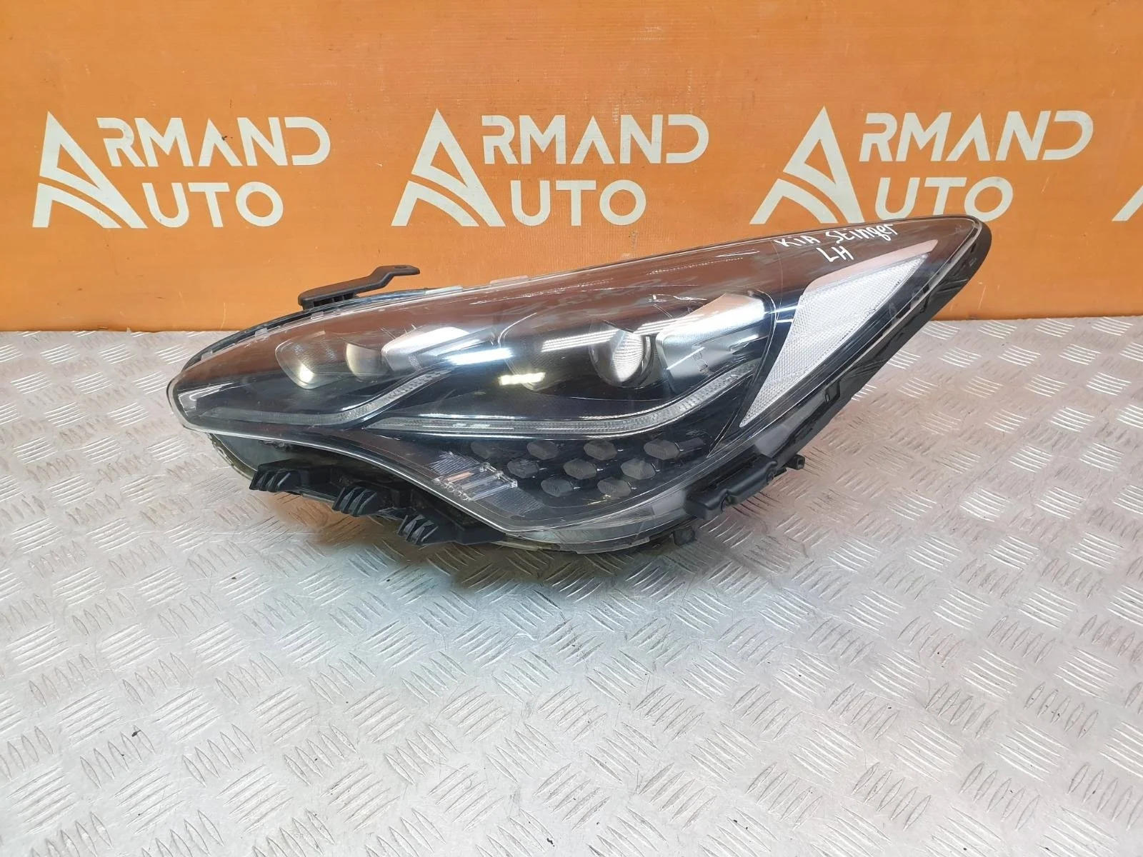 Фара Kia Stinger 2017-нв