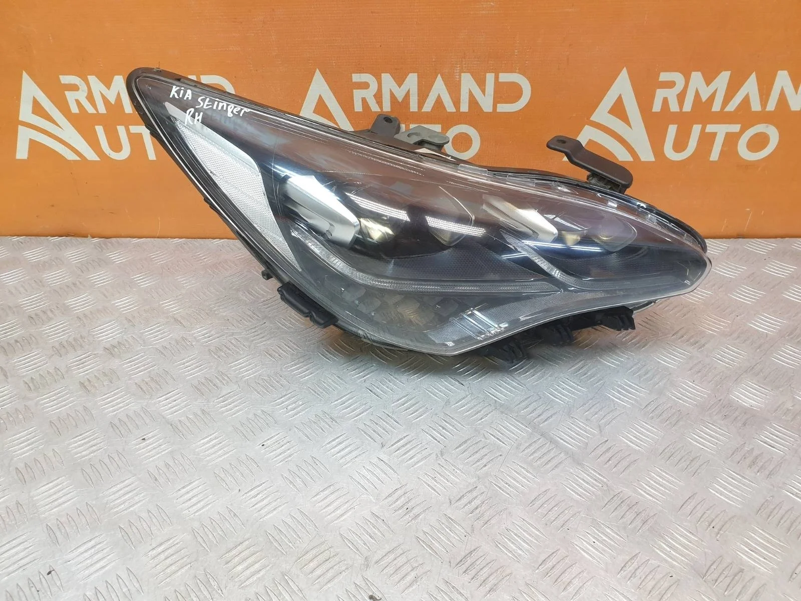 Фара Kia Stinger 2017-нв