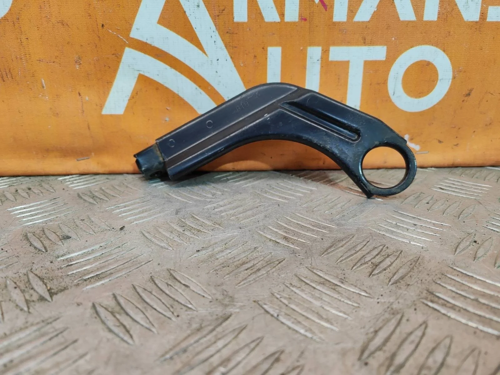 Кронштейн радиатора кондиционера верхний Toyota Land Cruiser Prado 2009-нв 150