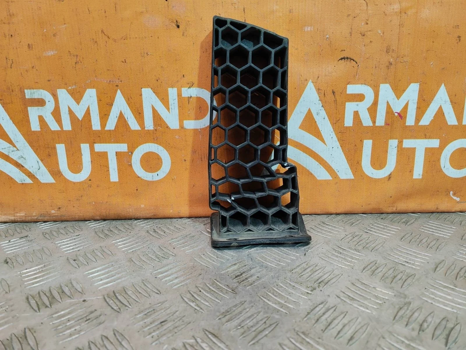 Кронштейн усилителя бампера Hyundai IX35 2010-2015