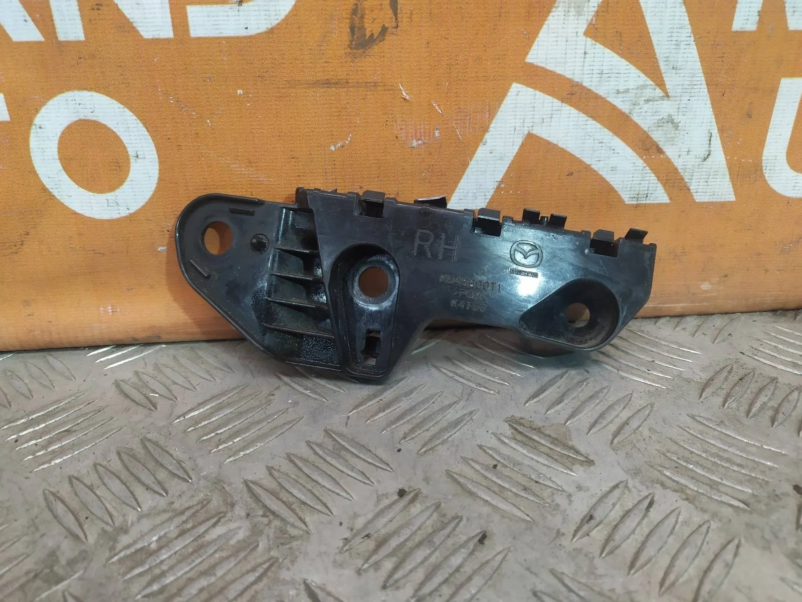 Кронштейн бампера Mazda CX-5 2011-2017