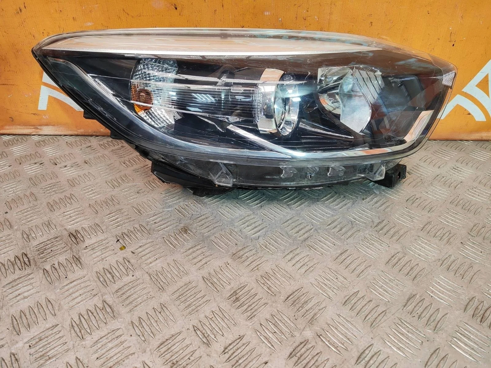 Фара Renault Kaptur 2016-нв