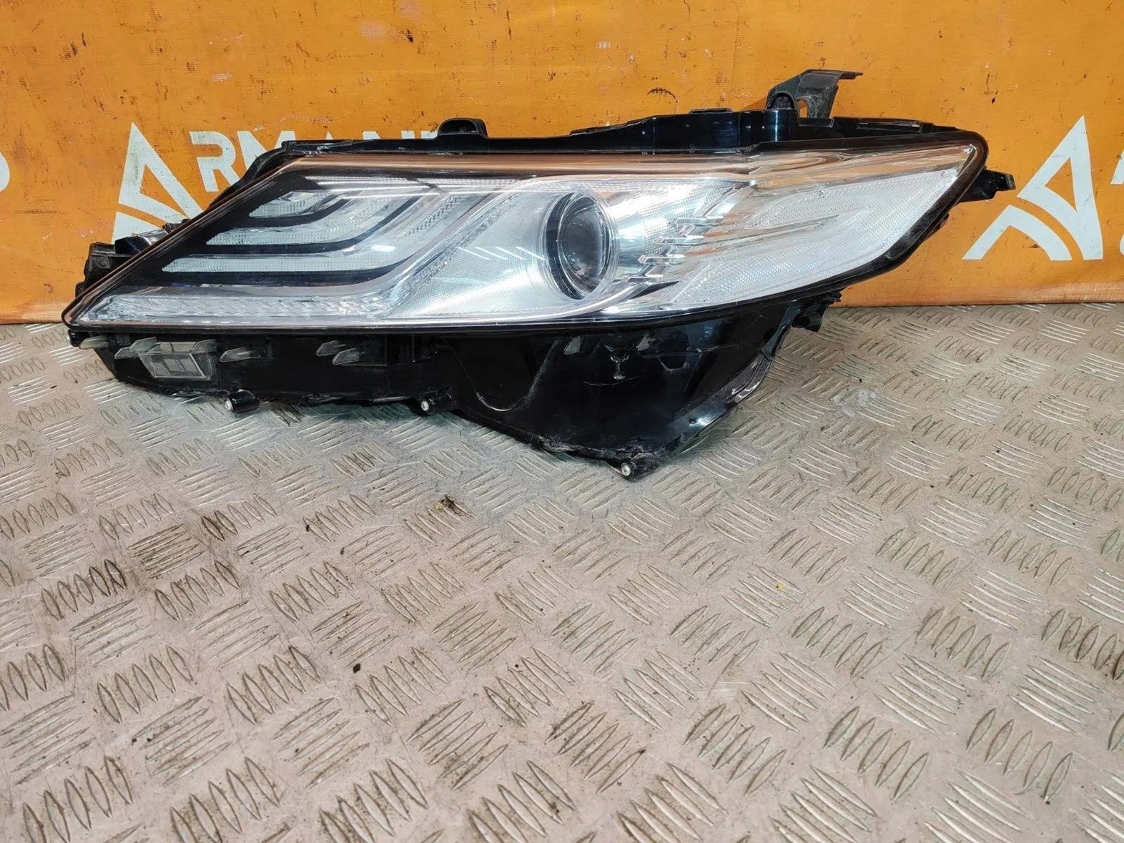 Фара Toyota Camry 2017-2021 8 XV70