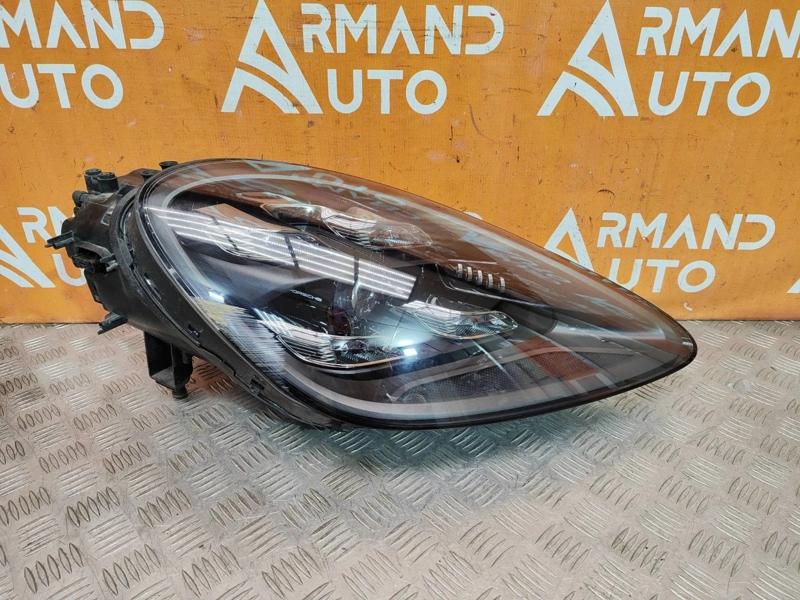Фара Porsche Cayenne 2017-нв 3 PO536