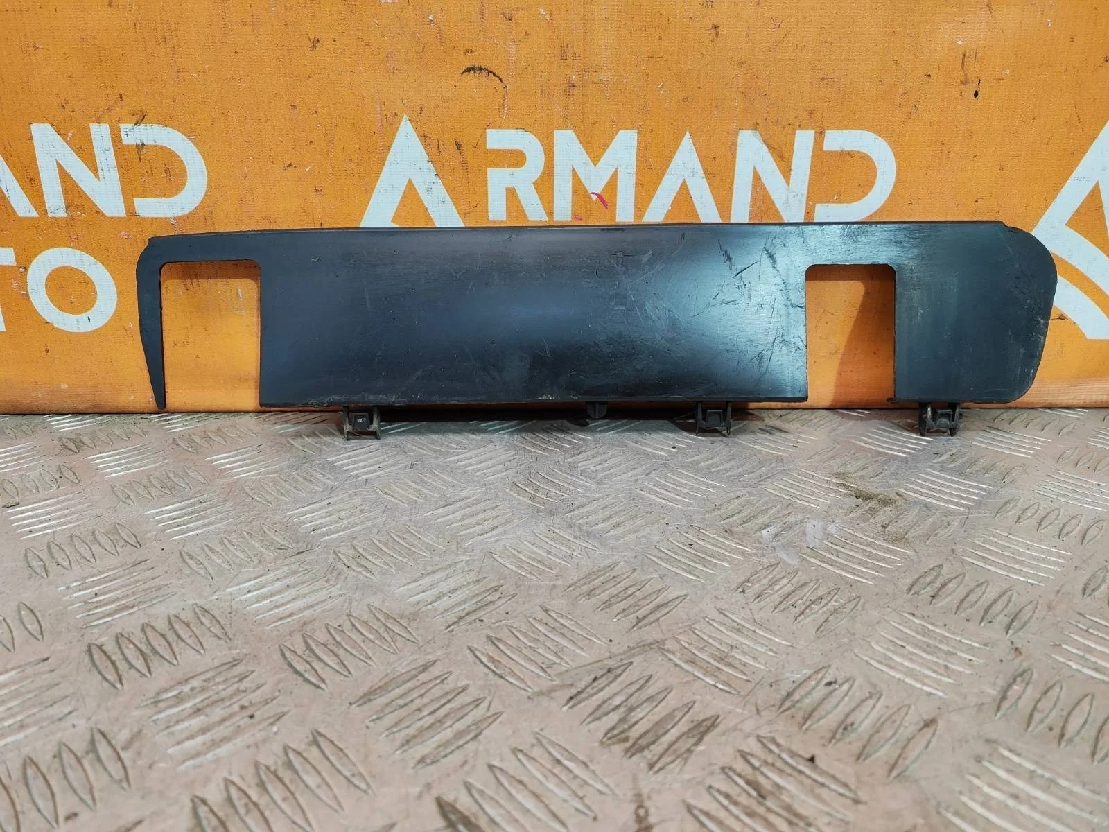 Дефлектор радиатора нижний Renault Duster 2010-2021