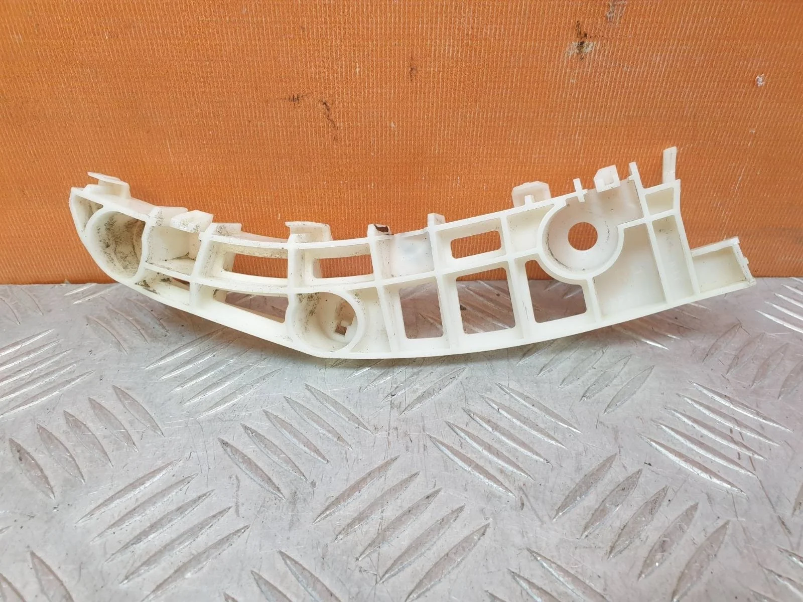 Кронштейн бампера Mitsubishi Outlander 2015-нв 3