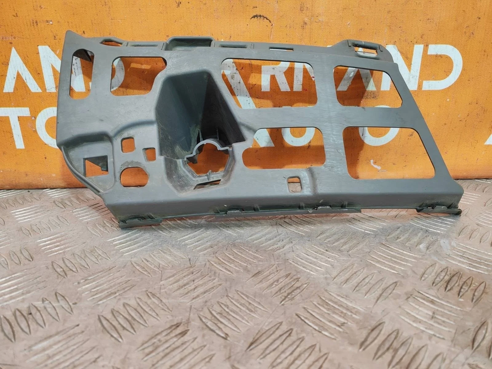 Кронштейн бампера Skoda Octavia 2019-нв 4 A8