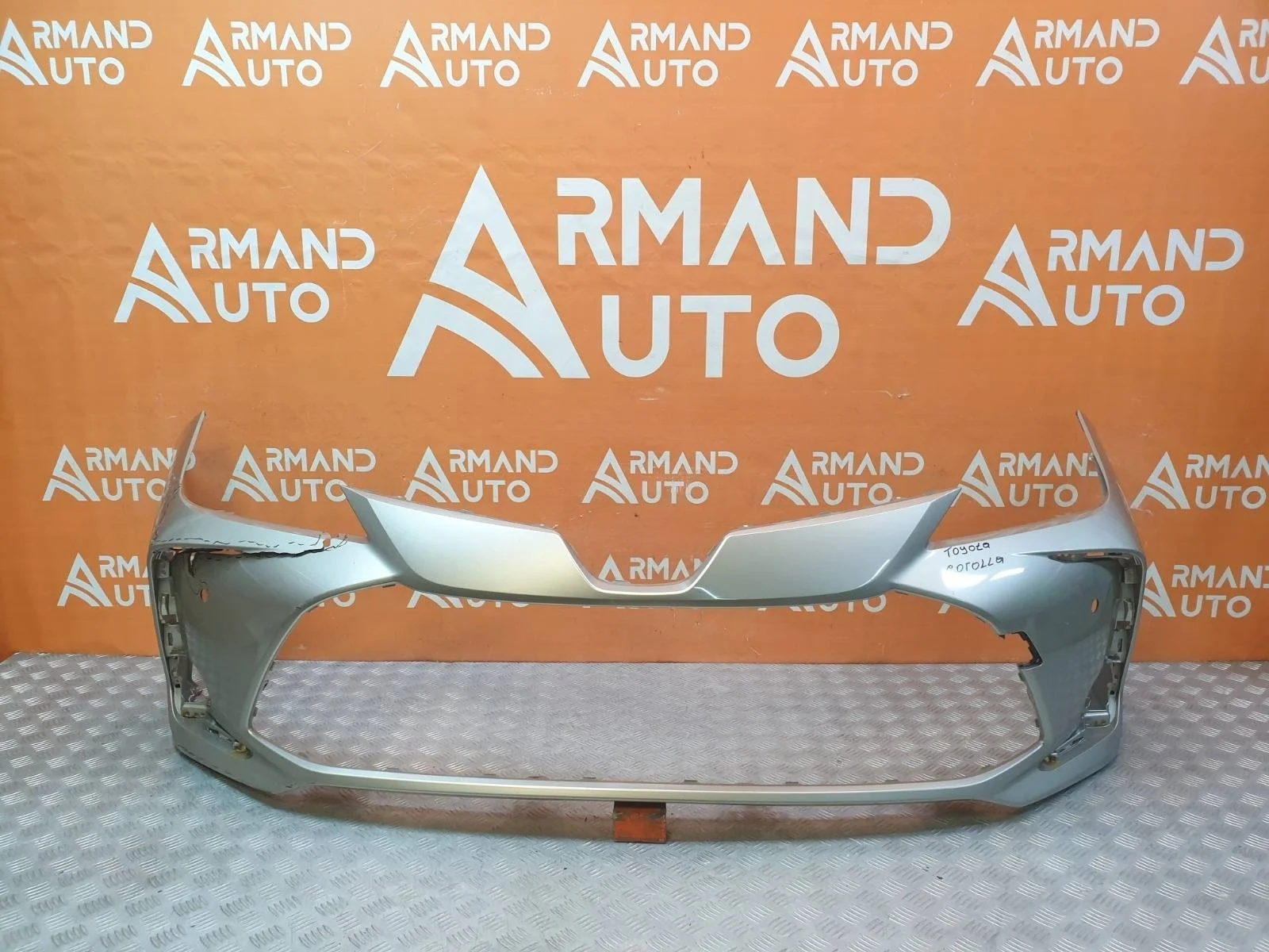 Бампер TOYOTA Corolla 2018-нв 12 E210