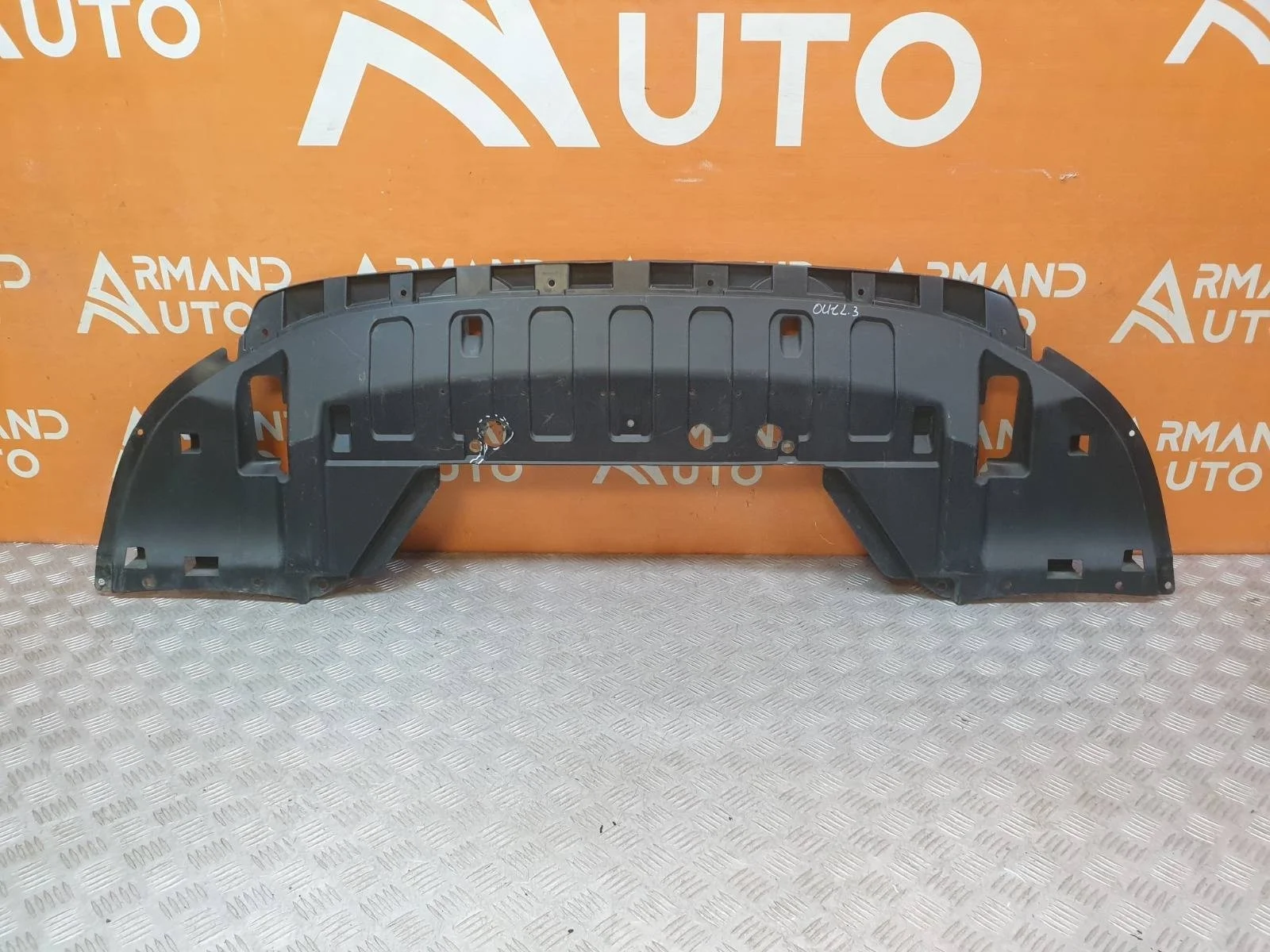 Пыльник бампера Mitsubishi Outlander 2012-нв 3