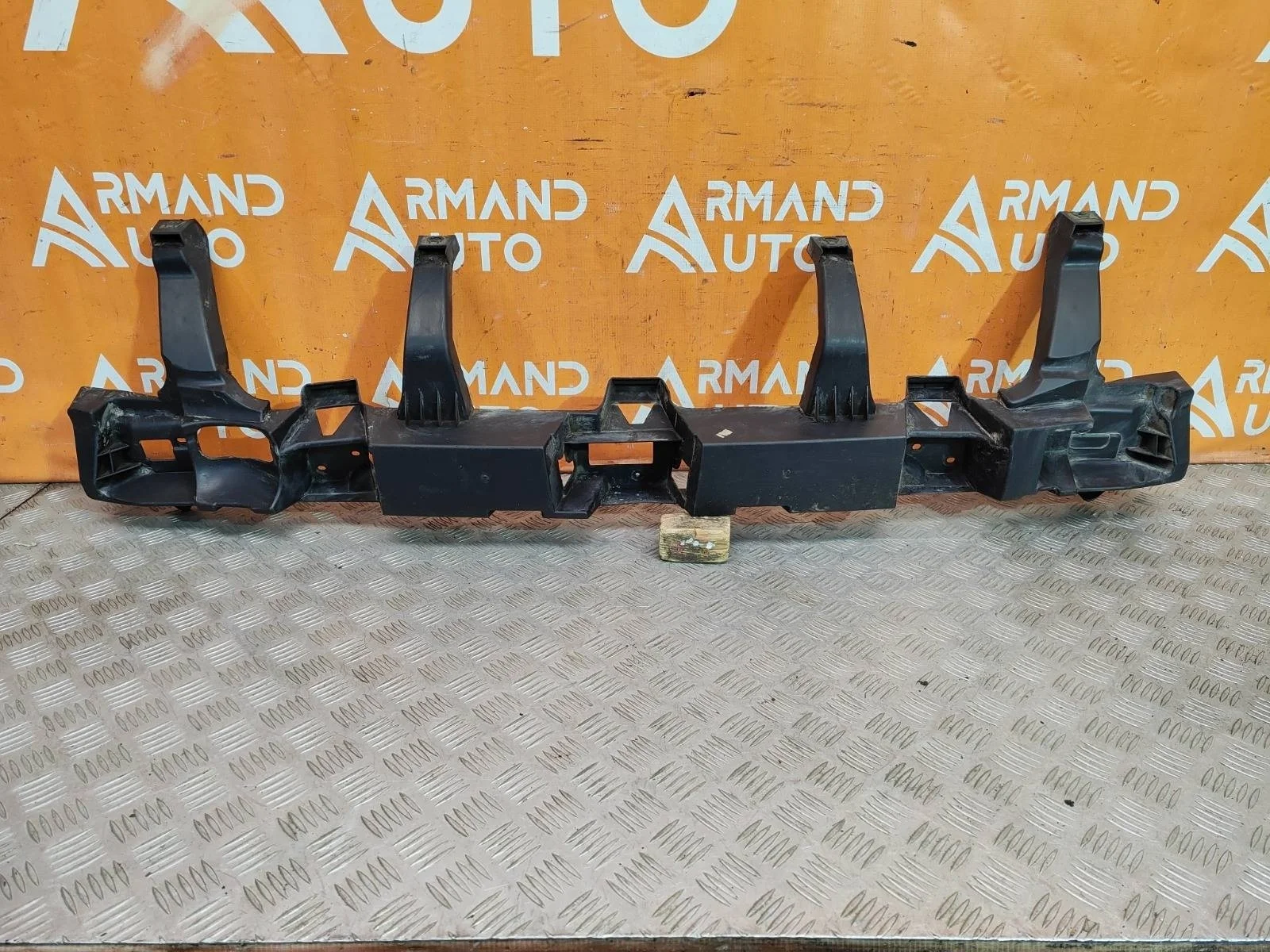 Абсорбер бампера Nissan Terrano 2014-2022 3 D10