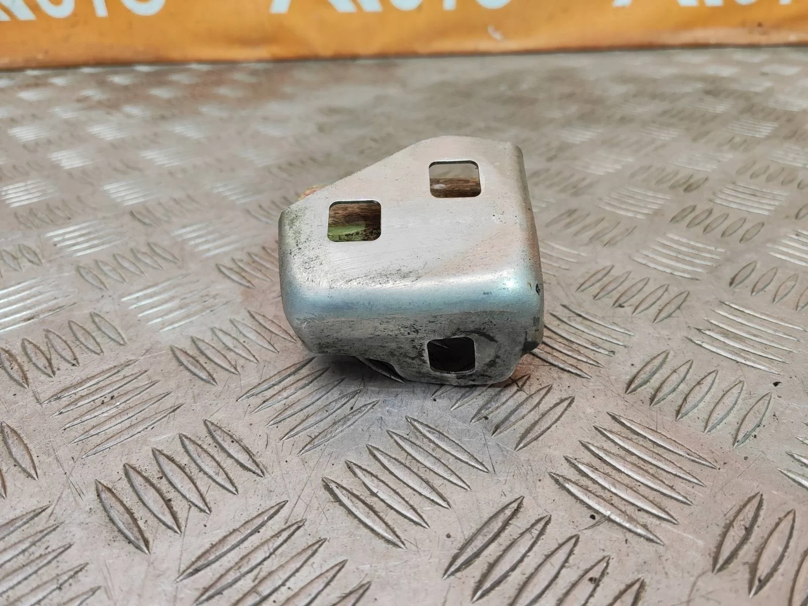 Кронштейн фары Mercedes -Class 2016-нв W213, S213, C238