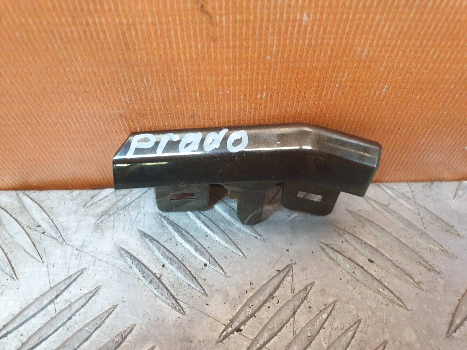 Накладка решетки радиатора нижняя Toyota Land Cruiser Prado 2017-нв 150