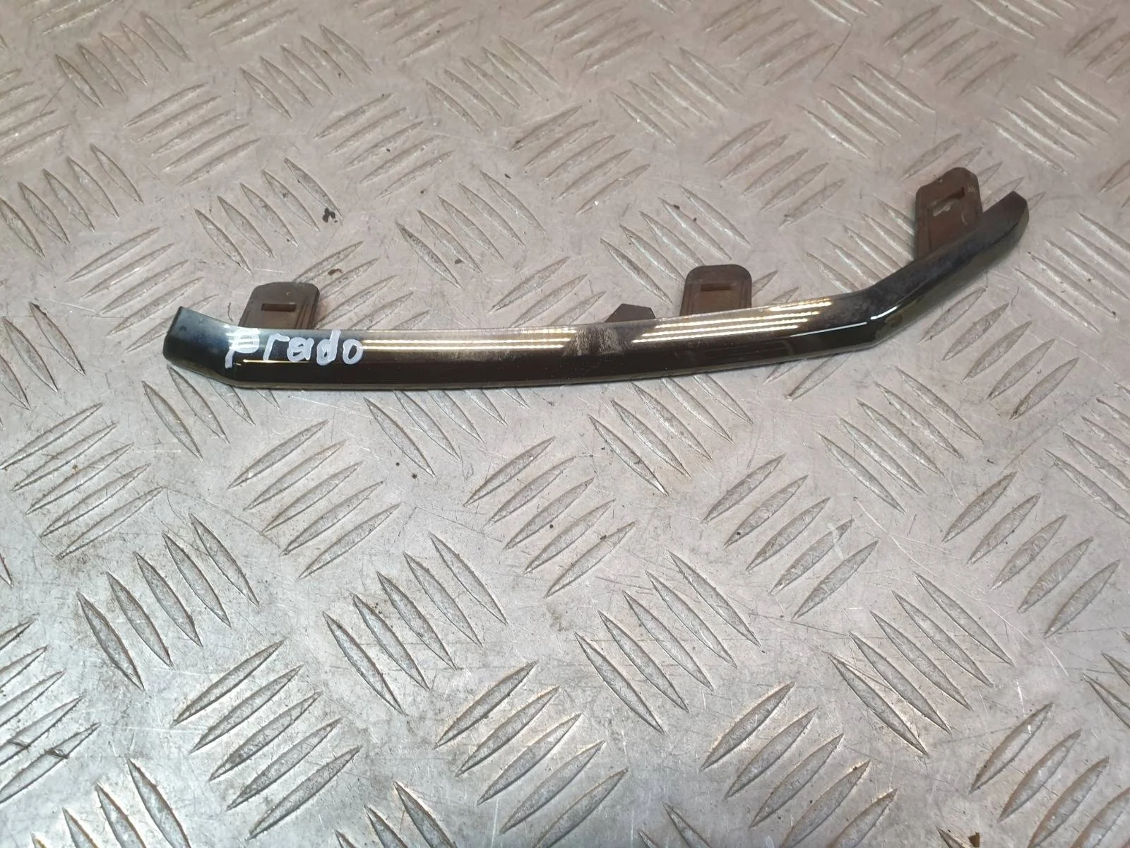 Накладка решетки радиатора Toyota Land Cruiser Prado 2017-нв 150
