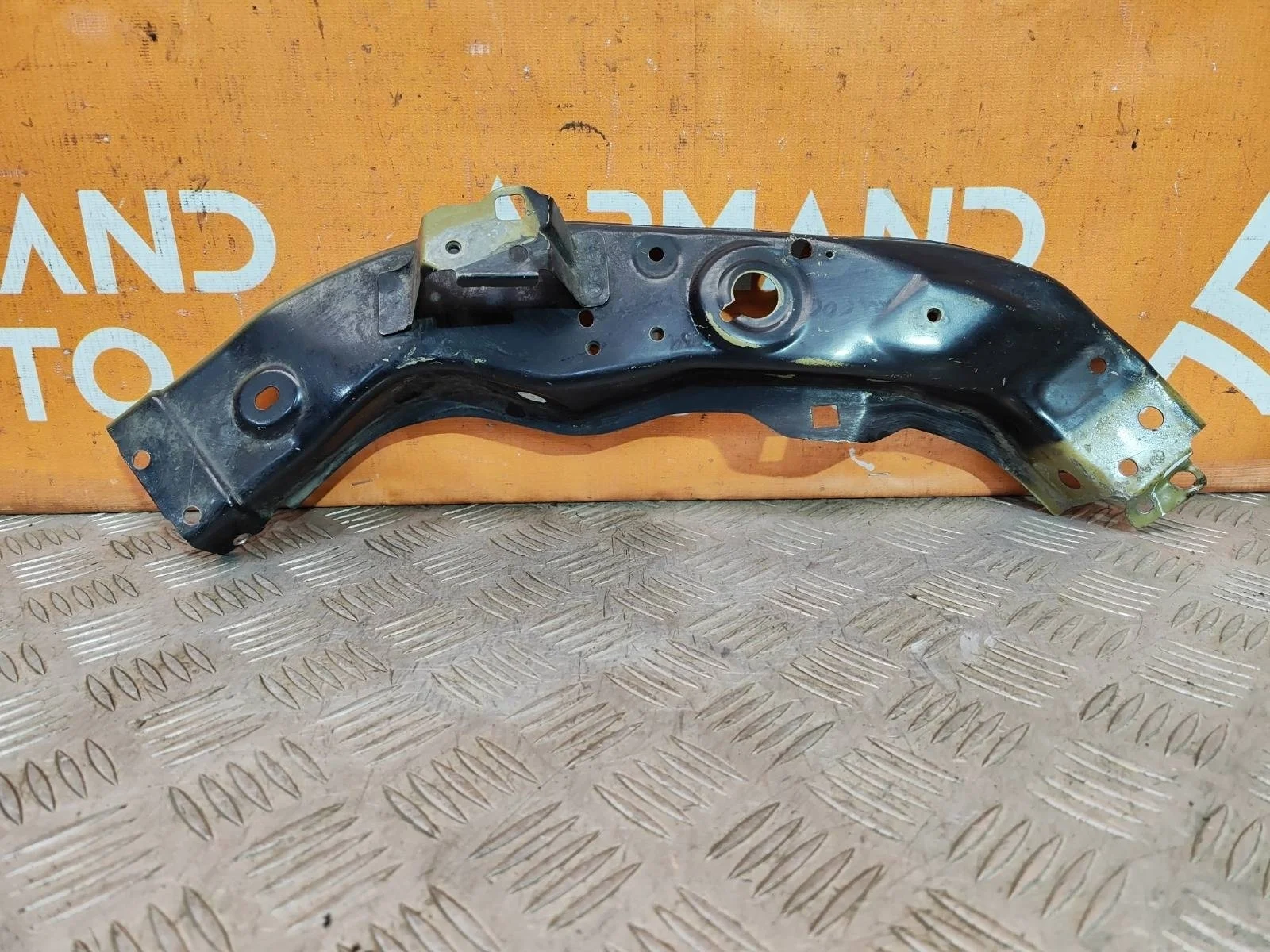 Кронштейн фары верхний Mitsubishi Outlander 2012-нв 3