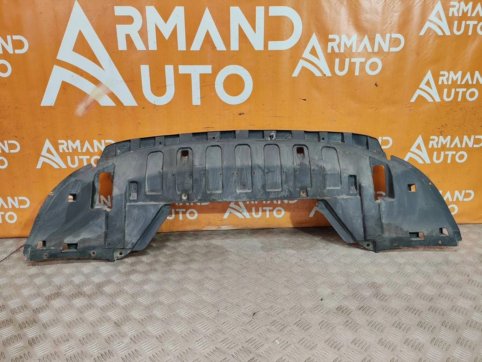 Пыльник бампера Mitsubishi Outlander 2012-нв 3