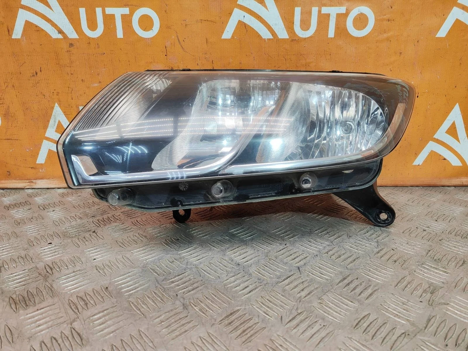 Фара Renault Logan 2012-2018