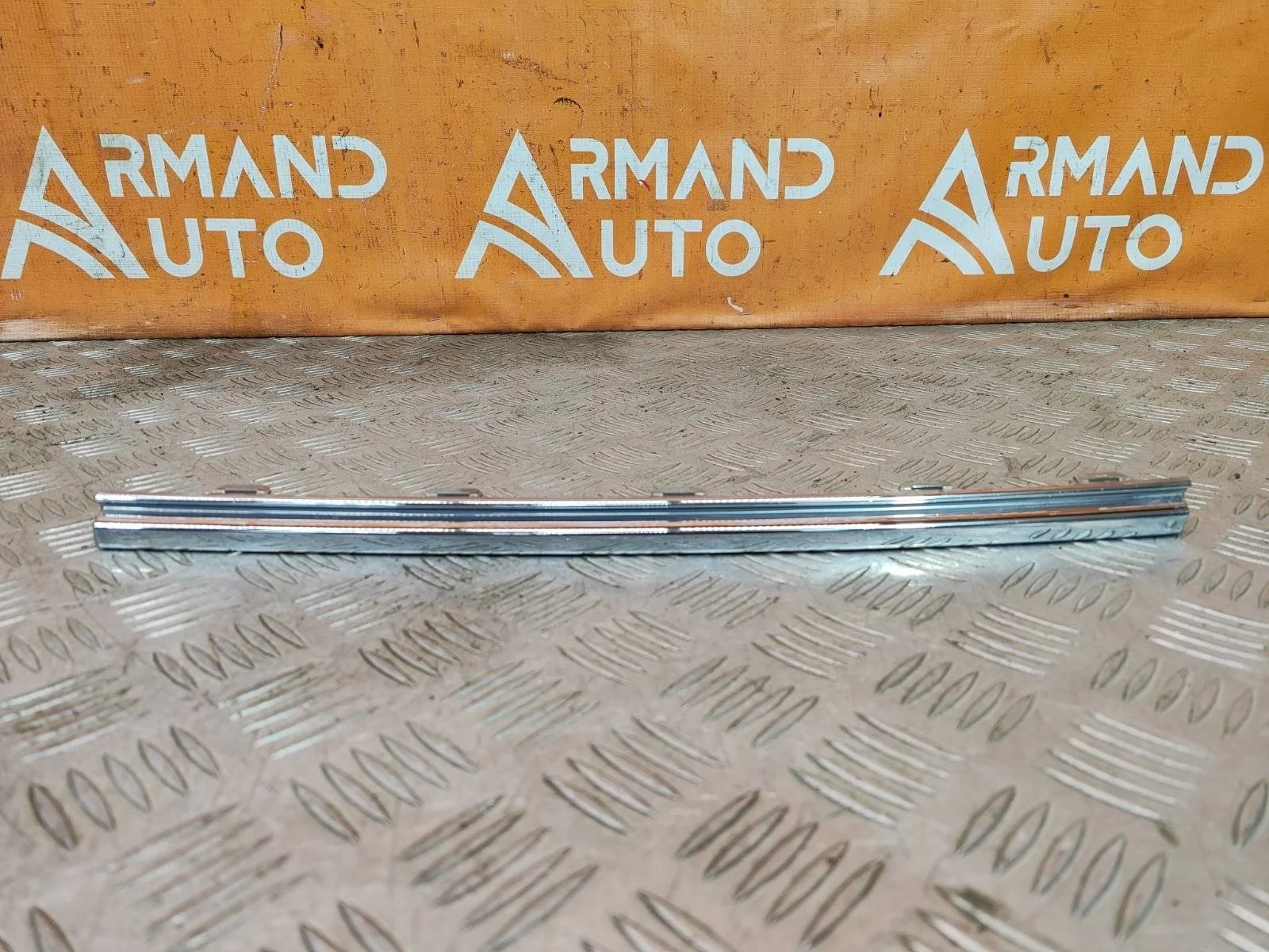 Накладка решетки радиатора верхняя Volkswagen Touareg 2018-нв 3