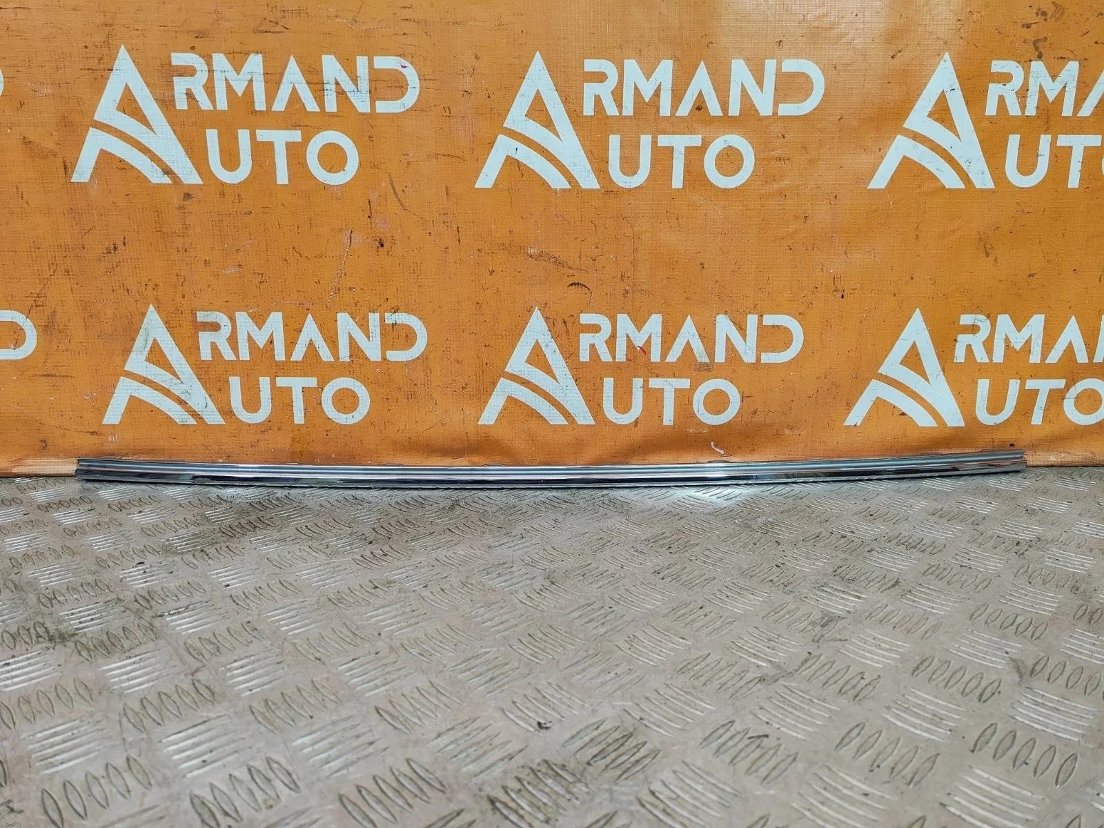 Накладка решетки радиатора нижняя Volkswagen Touareg 2018-нв 3