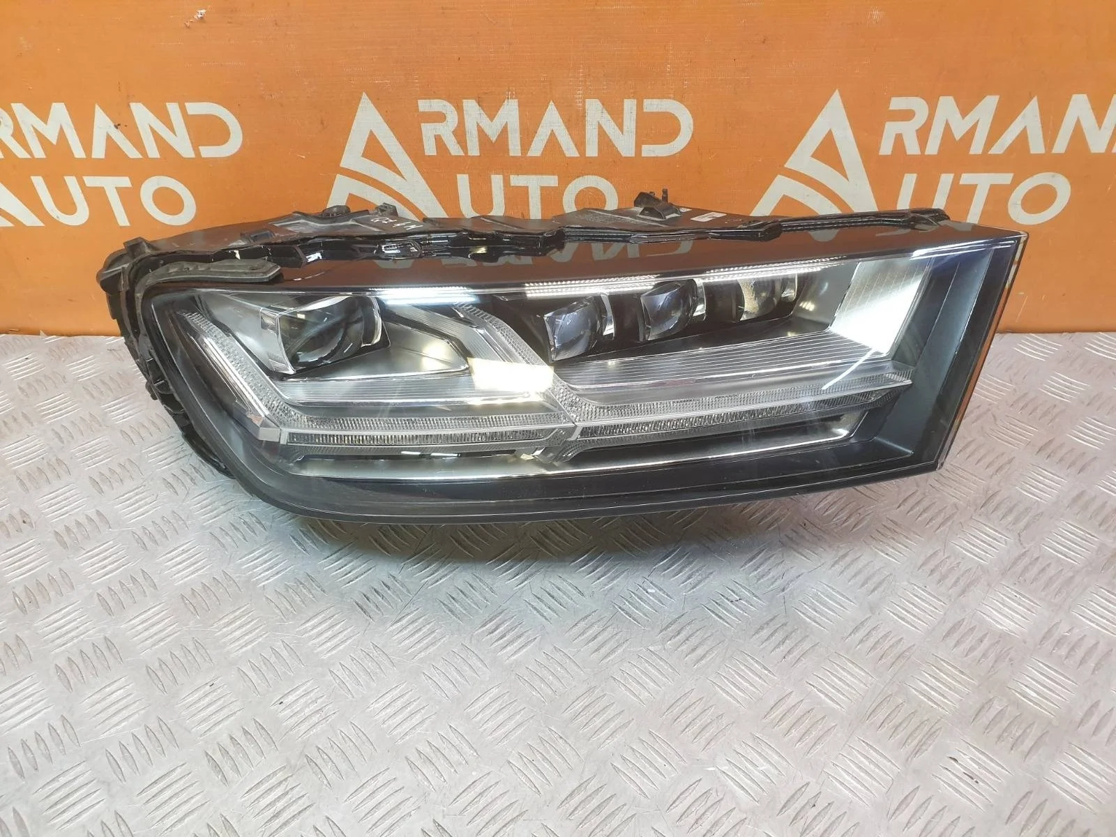 Фара Audi Q7 2015-2020 4M