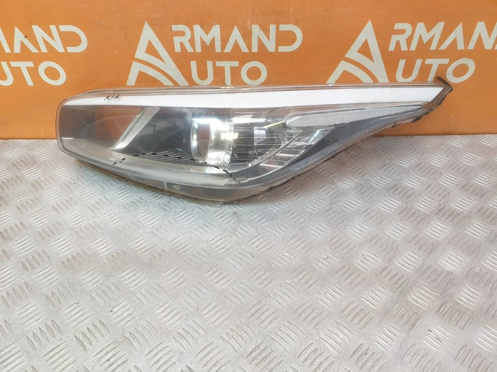 Стекло фары KIA Ceed 2012-2018 JD