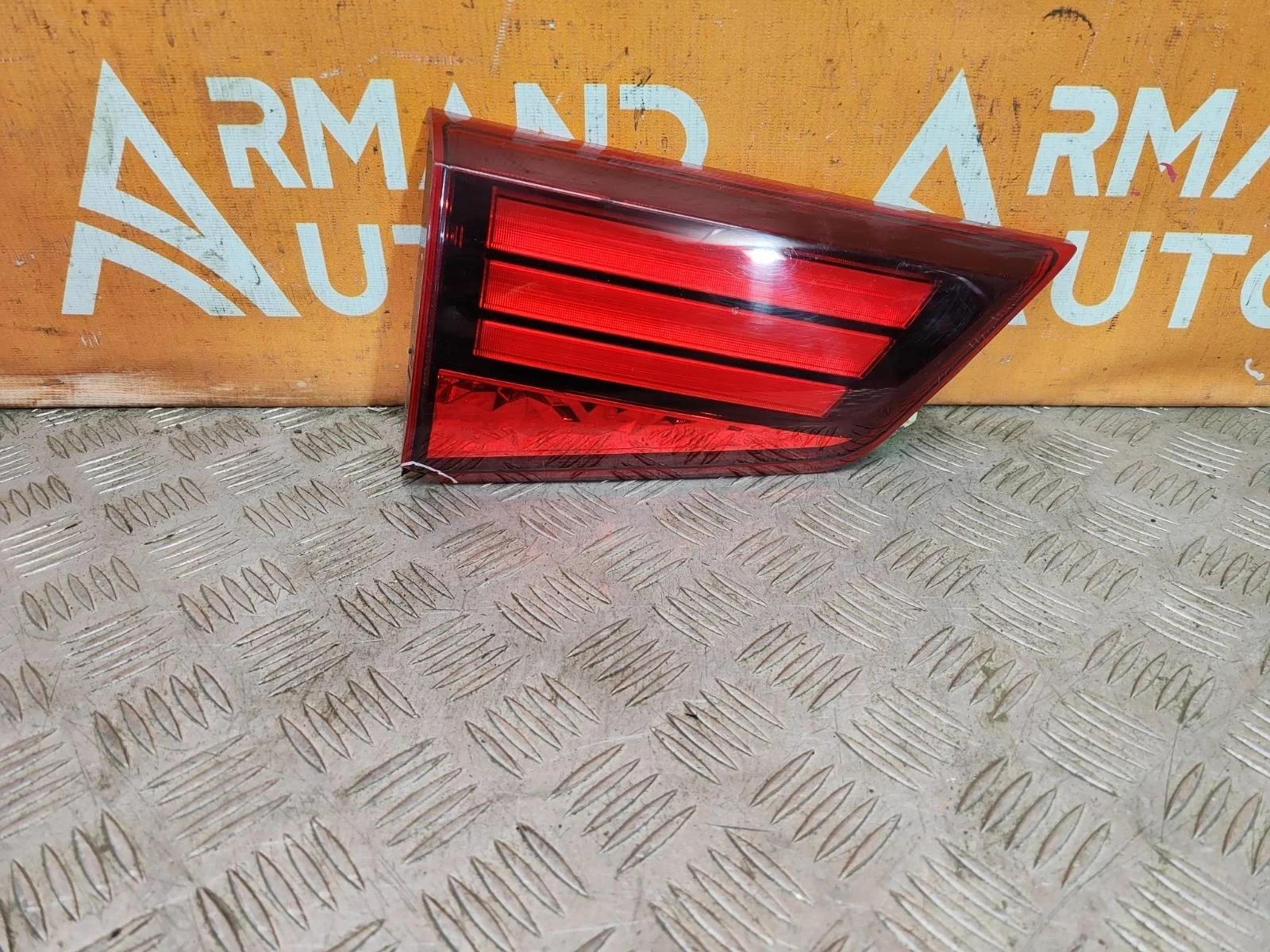 Фонарь внутренний Mitsubishi Outlander 2015-нв 3