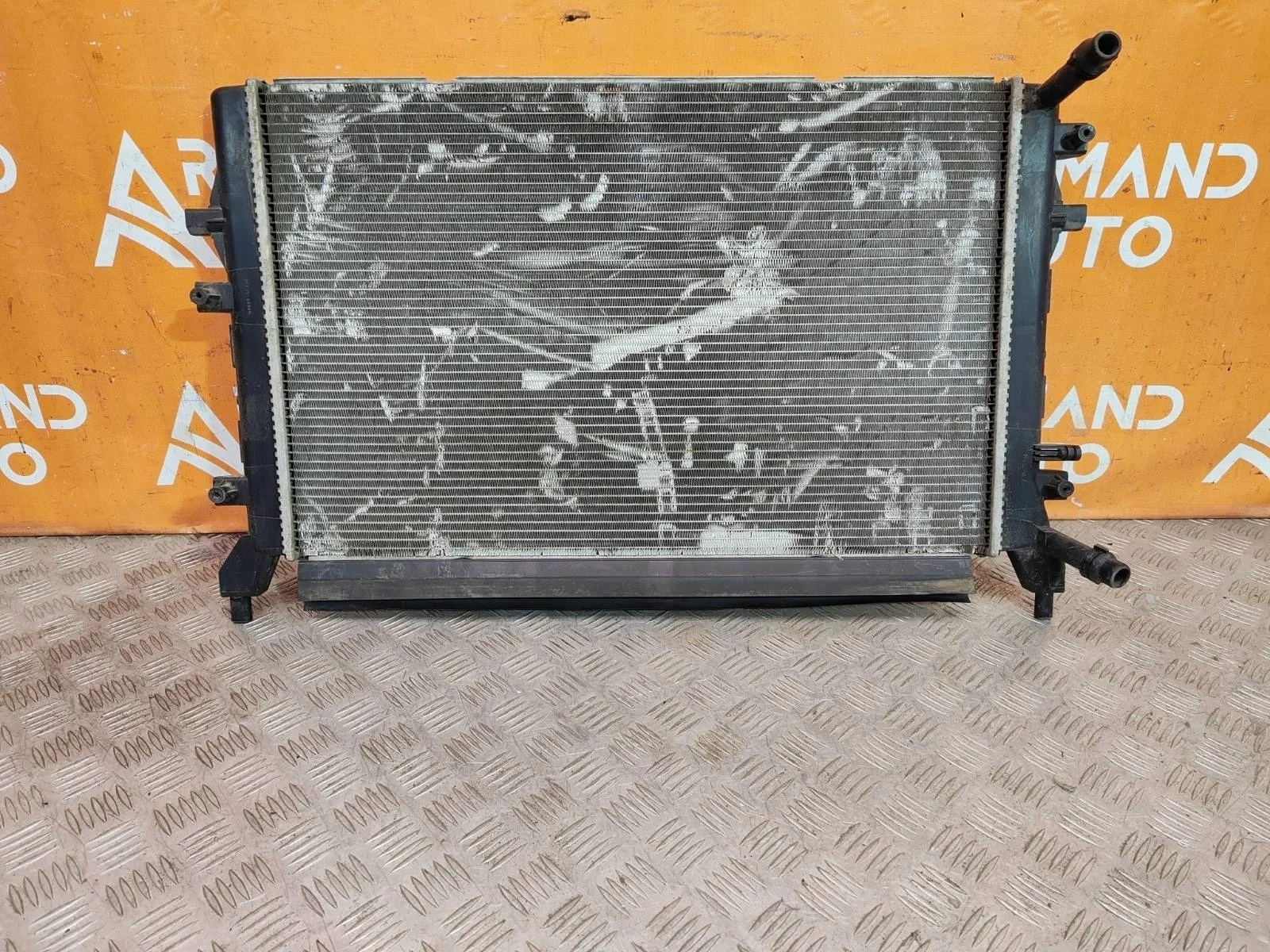 Радиатор двигателя (двс) Skoda Octavia 2008-2013 A5 (1Z)