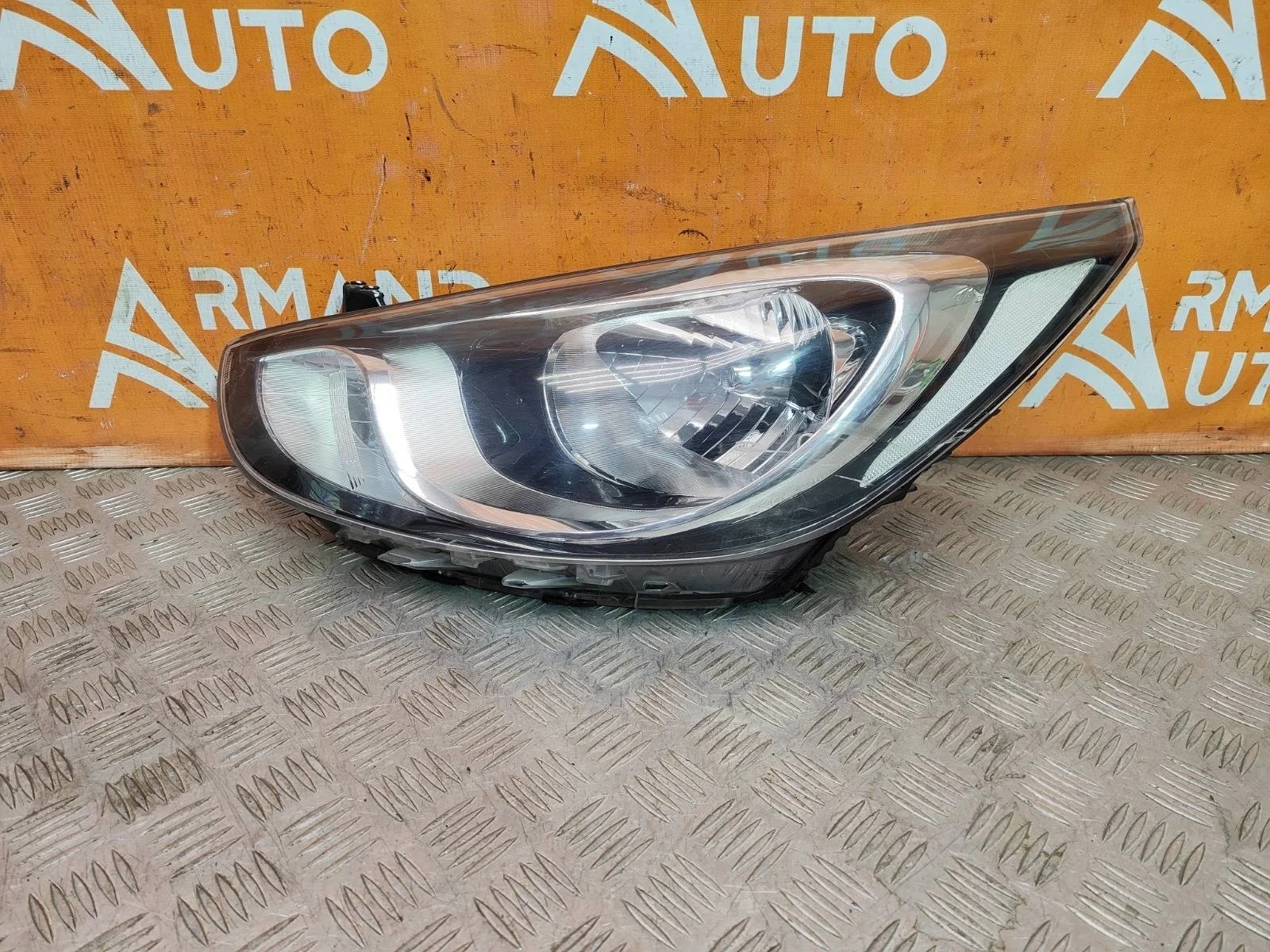 Фара Hyundai Solaris 2010-2014