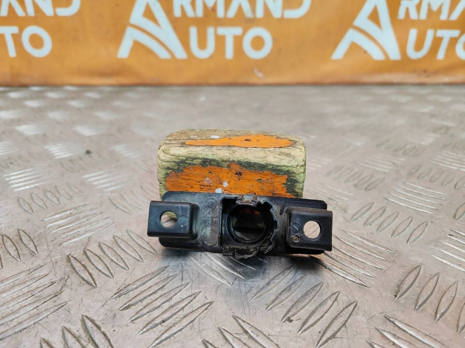 Кронштейн датчика парктроника Kia Cerato 2018-2021 4