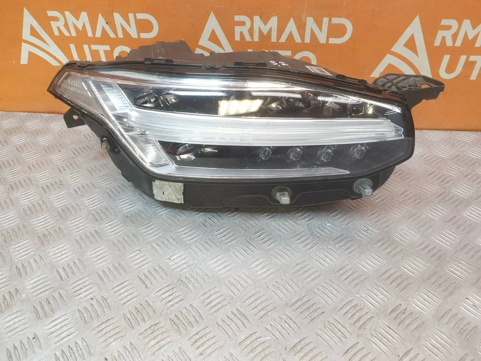 Фара Volvo XC90 2014-2019