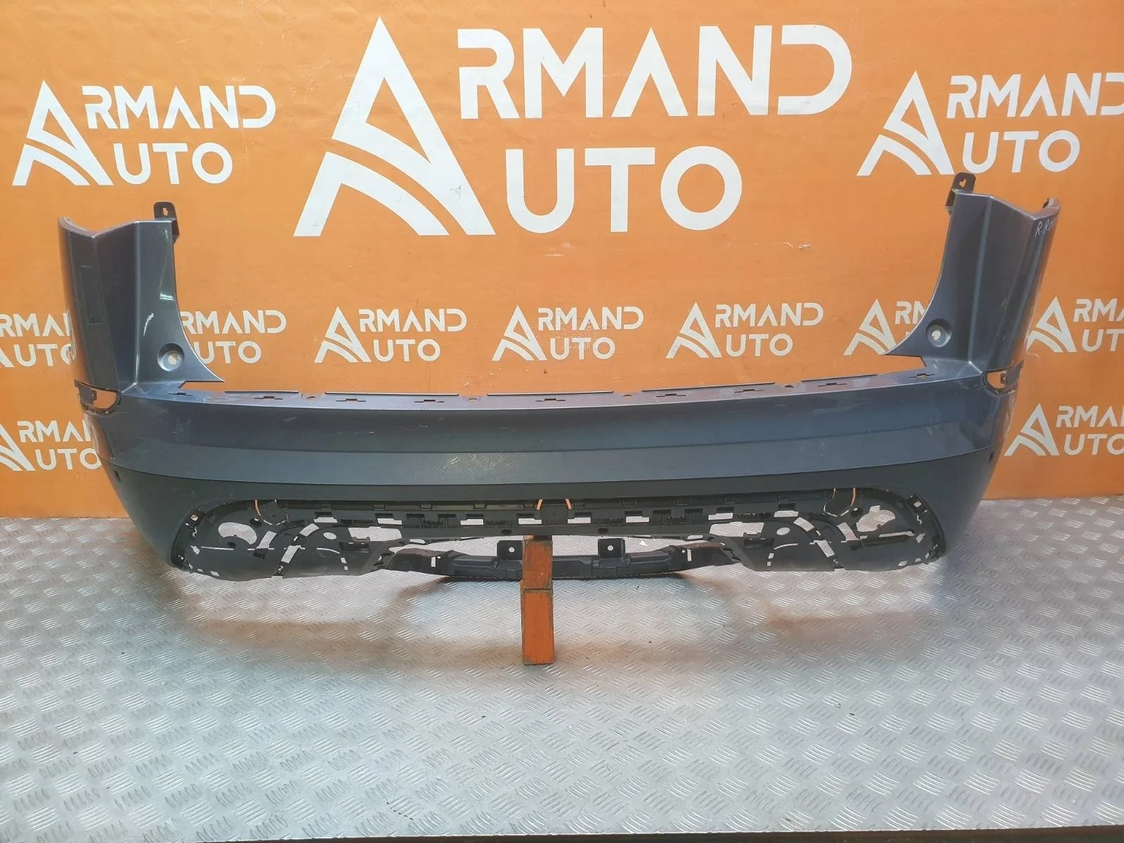 Бампер Land Rover Range Velar 2017-нв L560