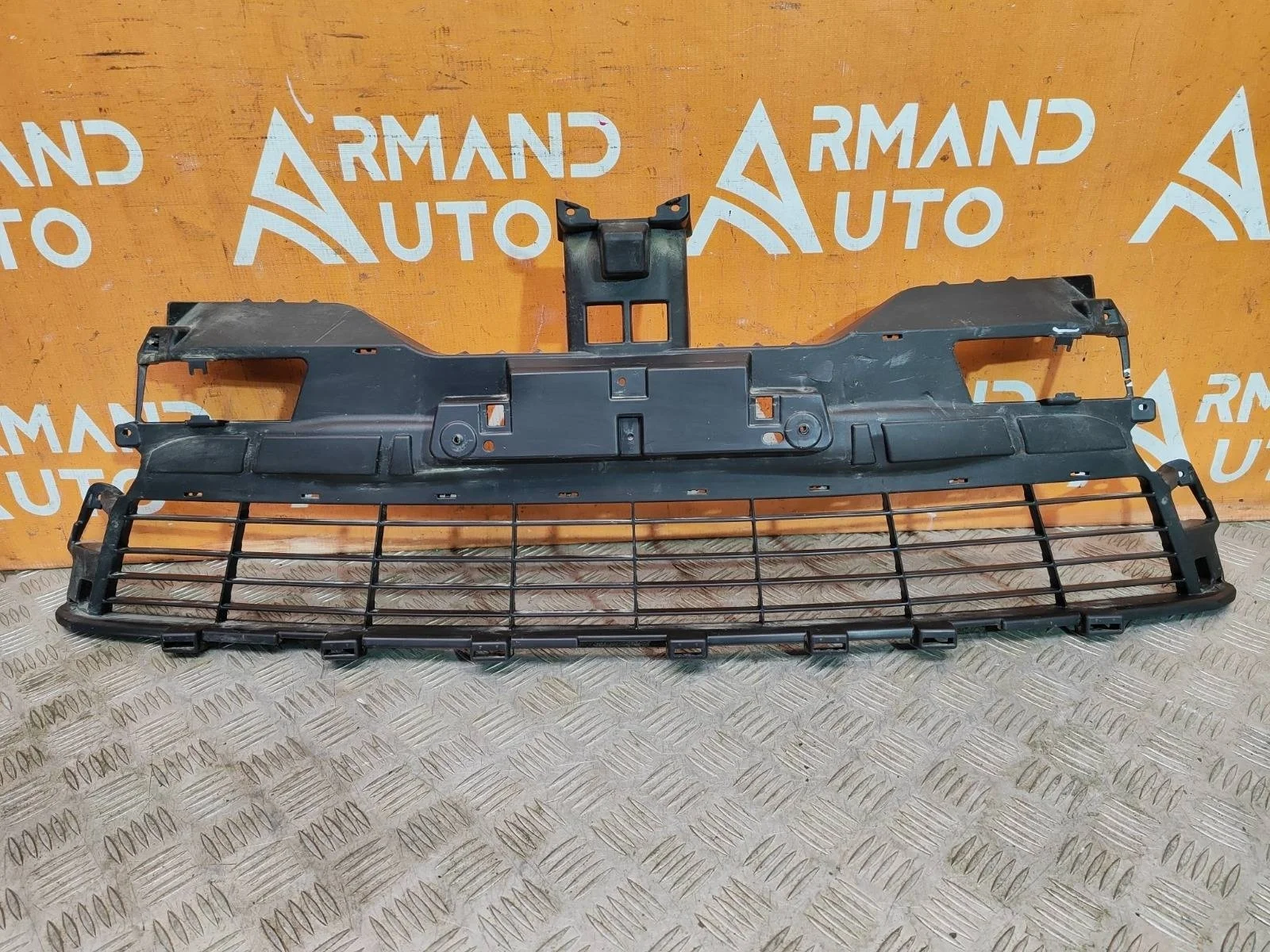 Кронштейн решетки радиатора Lexus NX 2017-2021